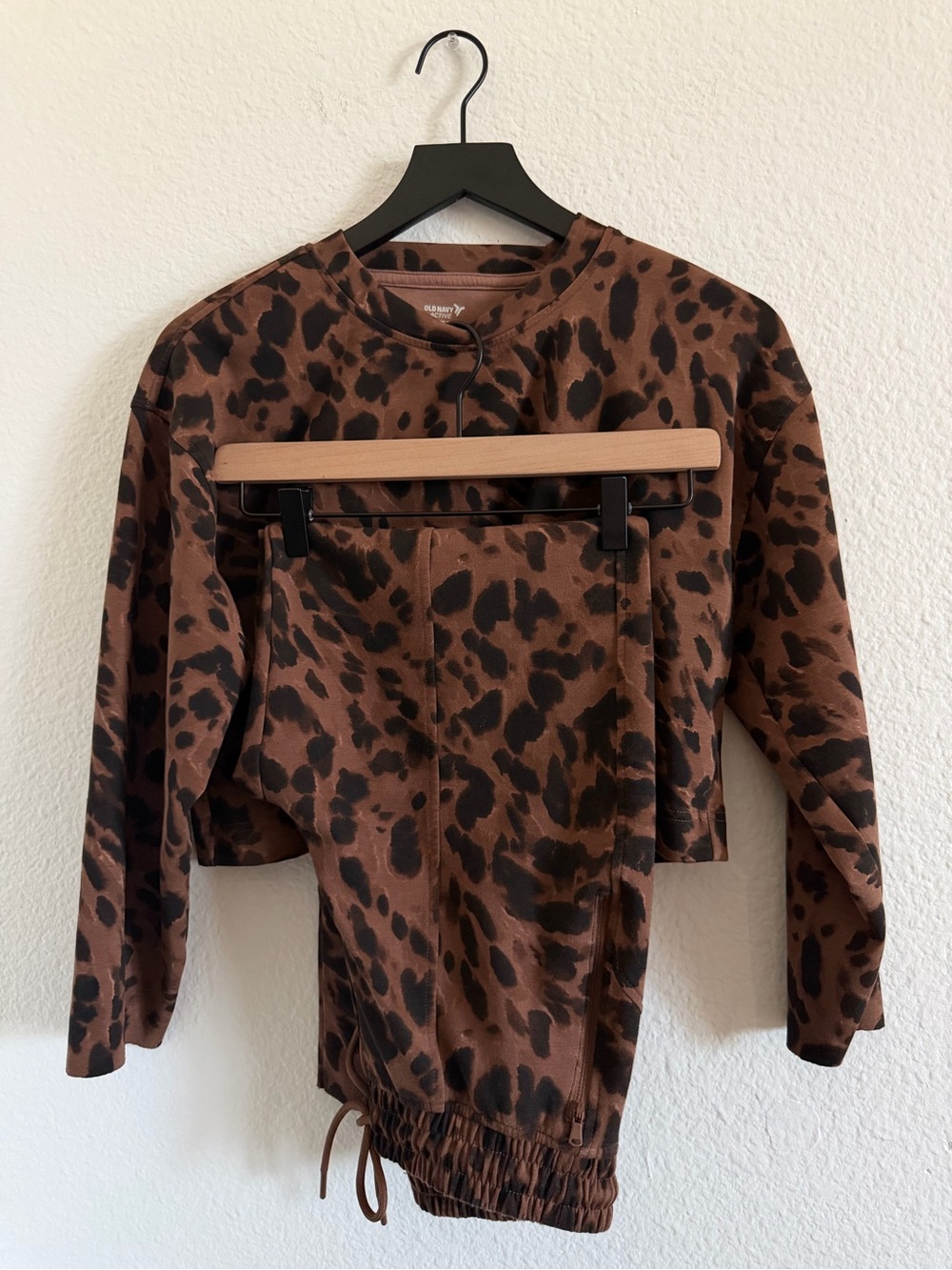 old navy leopard-accent active fleece set